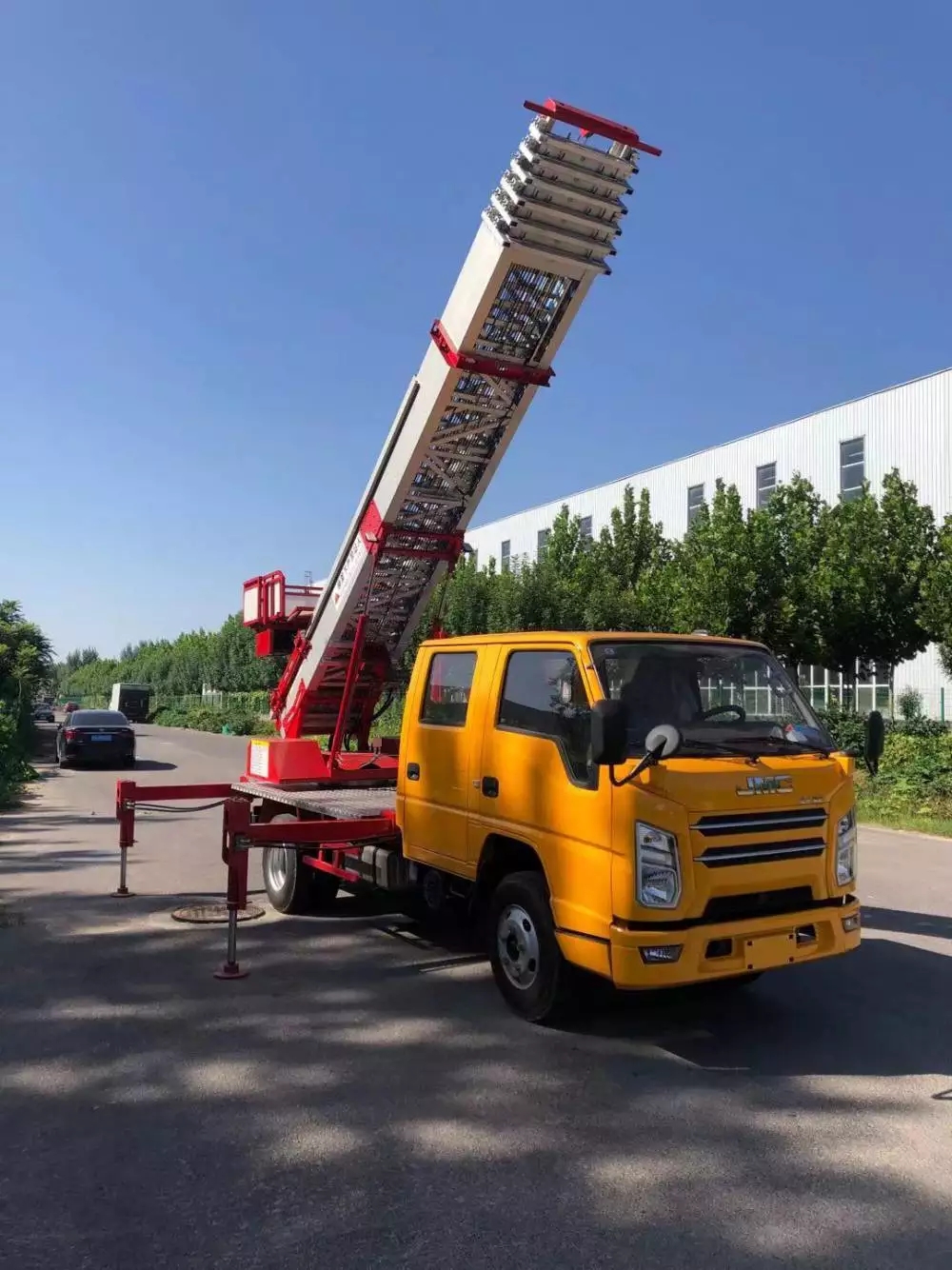 淮南田家庵附近的云梯车出租服务：轻松解决高空作业需求